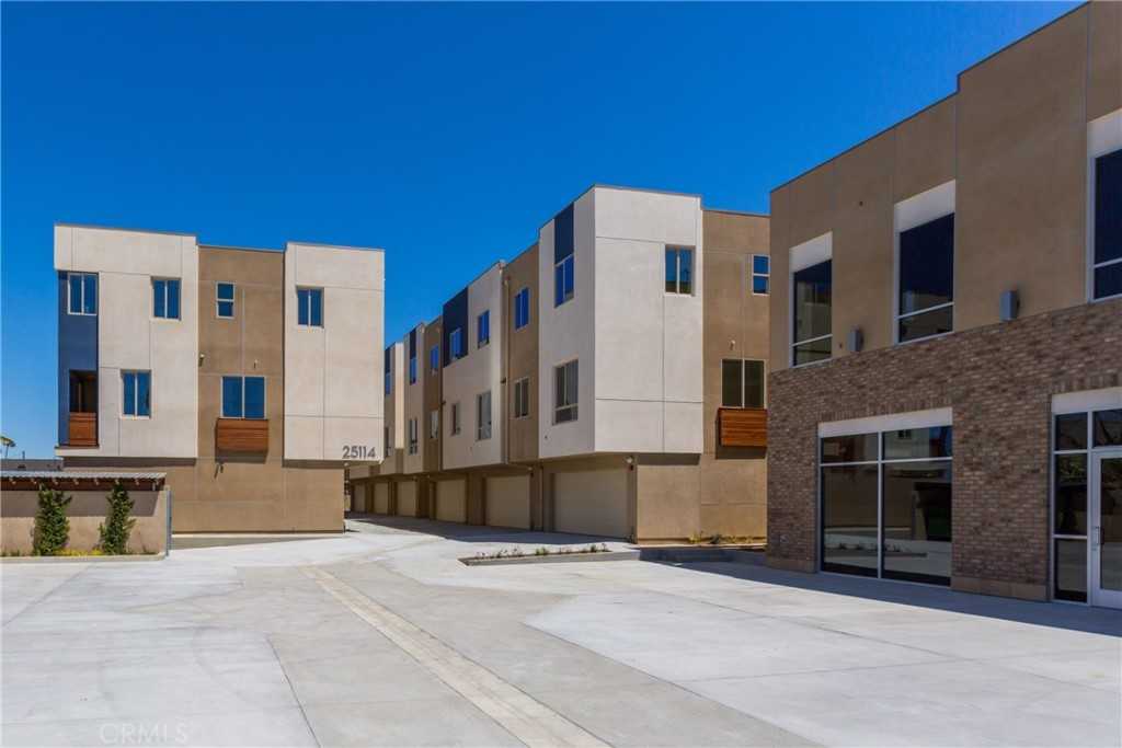 Photo 1 of 27 of 25114 Narbonne Avenue Unit E townhome