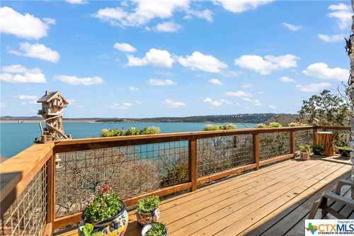 $1,199,750 - 4Br/3Ba -  for Sale in Village Shores 1, Canyon Lake