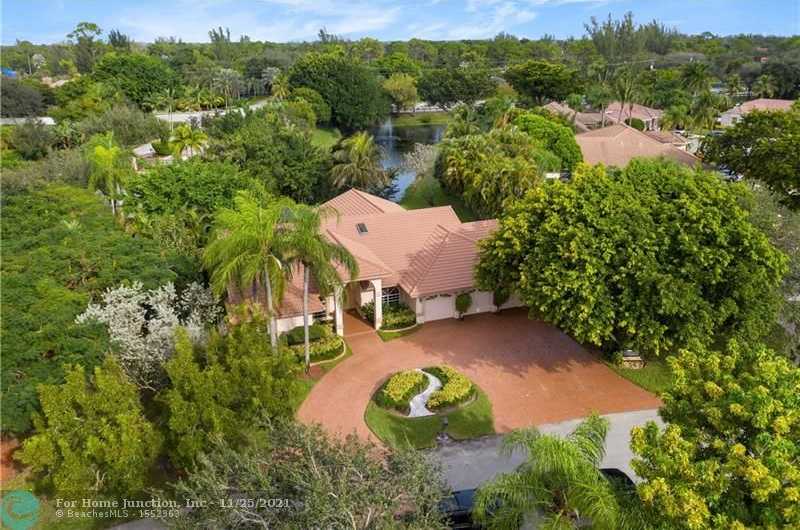 $749,900 - 4Br/3Ba -  for Sale in Country Point Estates, Parkland
