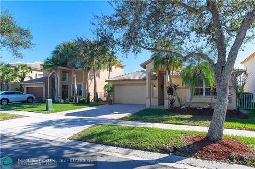 $630,000 - 3Br/2Ba -  for Sale in Lakes Of Western Pines Re, Pembroke Pines