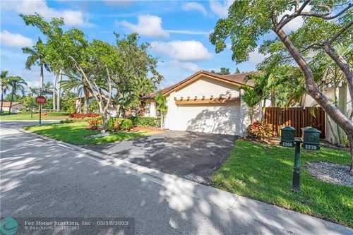 $675,000 - 3Br/2Ba -  for Sale in Country Isles 110-29 B, Weston