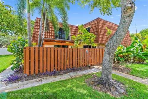 $350,000 - 2Br/3Ba -  for Sale in Spanish Wells, Delray Beach