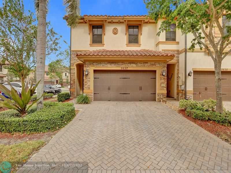 $605,000 - 3Br/3Ba -  for Sale in Town Parc @miralago, Parkland