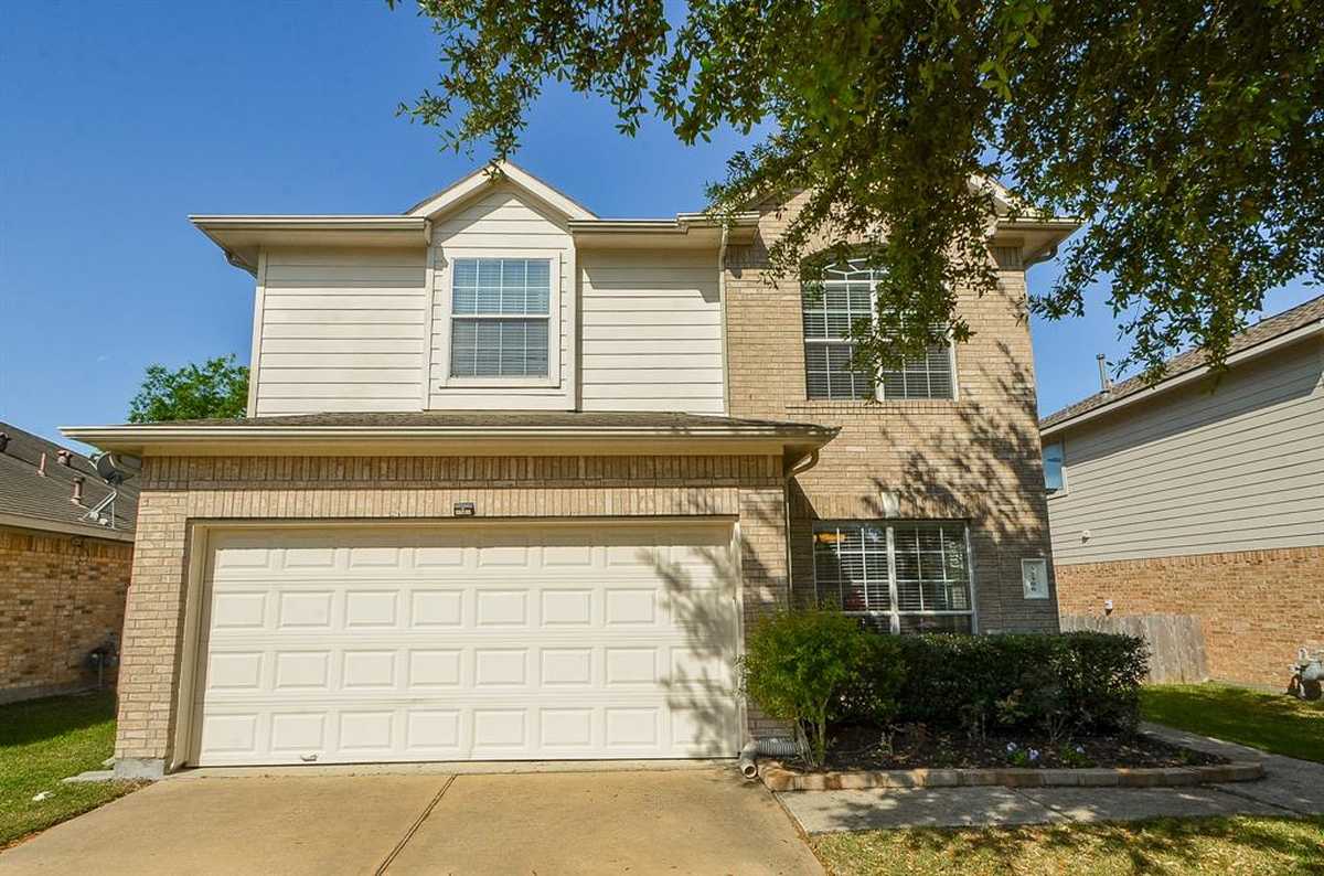 $320,000 - 3Br/3Ba -  for Sale in Imperial Oaks Park 06, Conroe