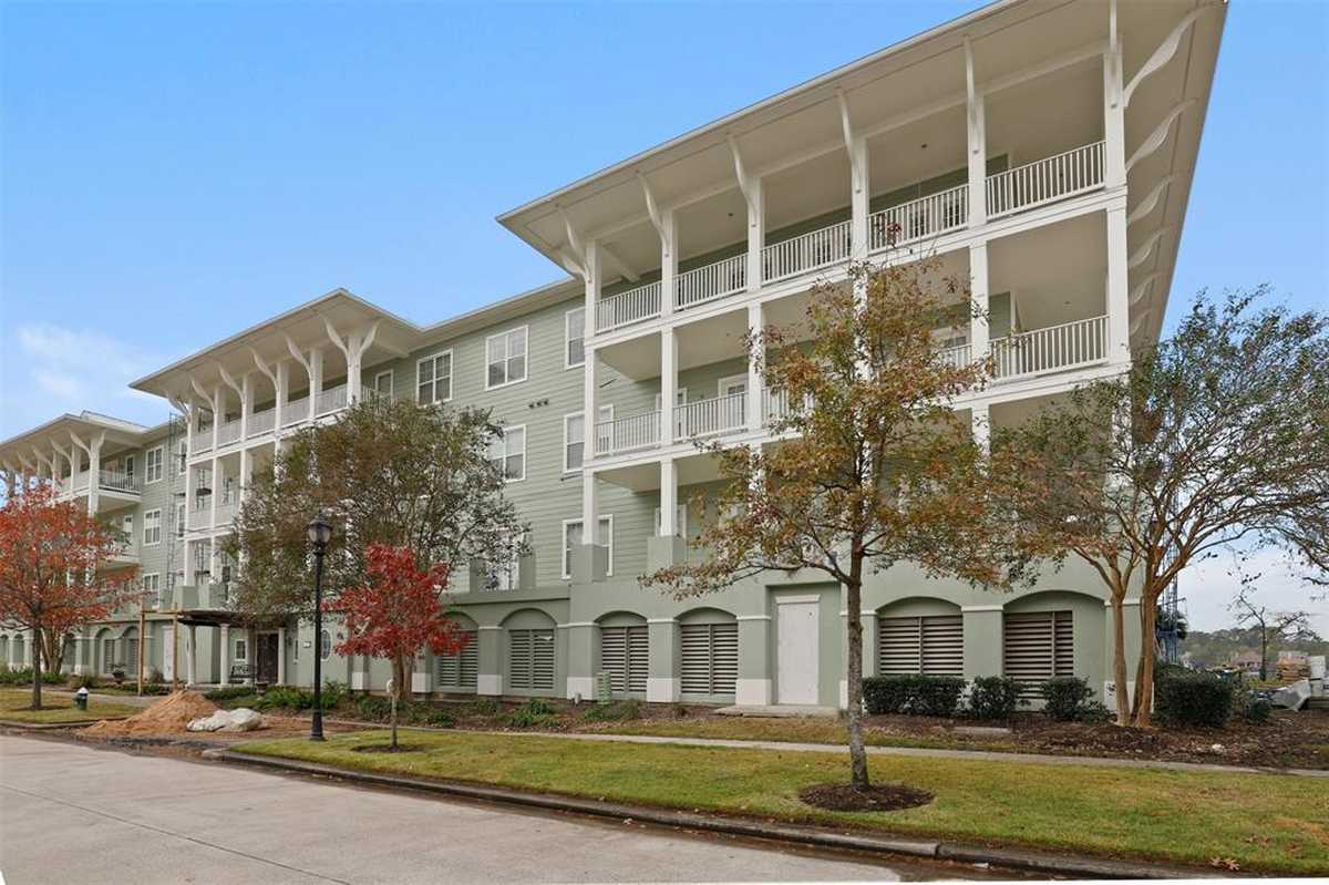 $565,000 - 3Br/3Ba -  for Sale in Oasis Pointe Condo, The Woodlands