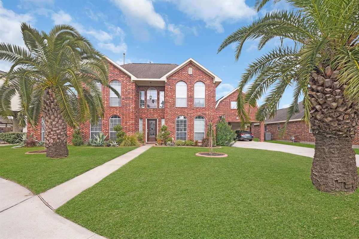$430,000 - 4Br/4Ba -  for Sale in Southgate Sec 4, Pearland