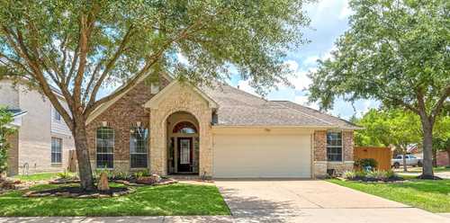 $369,900 - 3Br/2Ba -  for Sale in Canyon Lakes At Stonegate 05, Houston