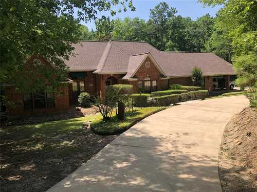 $495,000 - 3Br/3Ba -  for Sale in Highland Hollow, Conroe