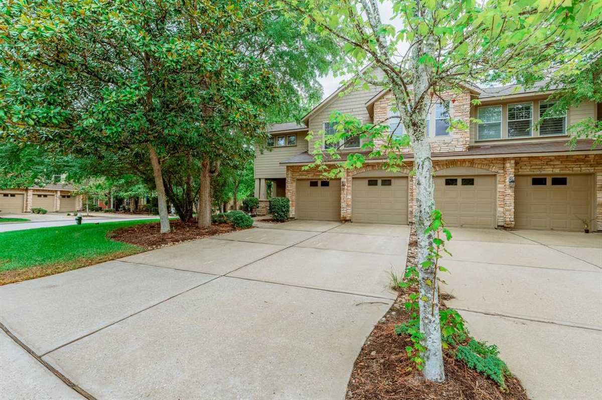 $275,000 - 3Br/3Ba -  for Sale in Stonecreek Courts Condo, The Woodlands