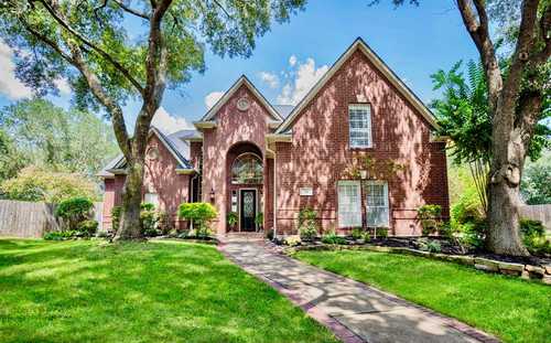 $975,000 - 5Br/4Ba -  for Sale in First Colony Mud #5 Sec 1, Sugar Land