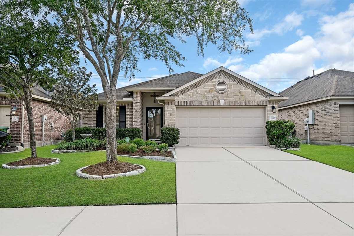 $285,000 - 3Br/2Ba -  for Sale in Imperial Oaks Park 12a, Conroe