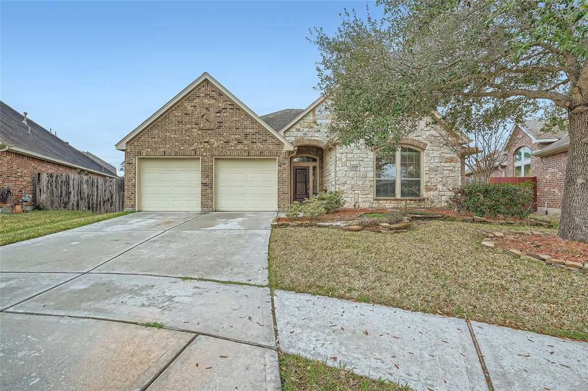 $367,000 - 4Br/2Ba -  for Sale in Imperial Oaks Park 12, Conroe