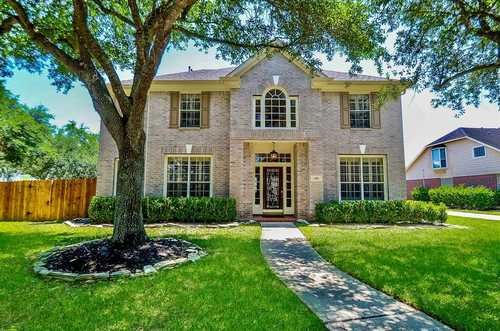 $639,000 - 4Br/4Ba -  for Sale in Meadow Lakes Sec 1, Sugar Land