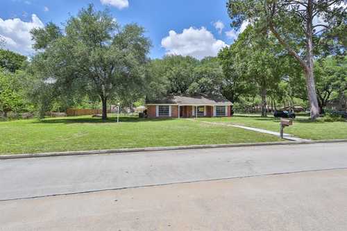 $750,000 - 1Br/1Ba -  for Sale in Outpost Estates Sec 01, Houston