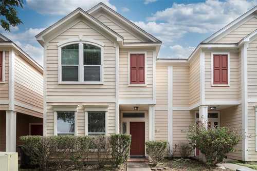 $245,000 - 3Br/3Ba -  for Sale in Fawndale T/h Sec 01, Houston