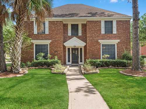 $474,900 - 4Br/3Ba -  for Sale in Hall Lake R/p, Sugar Land