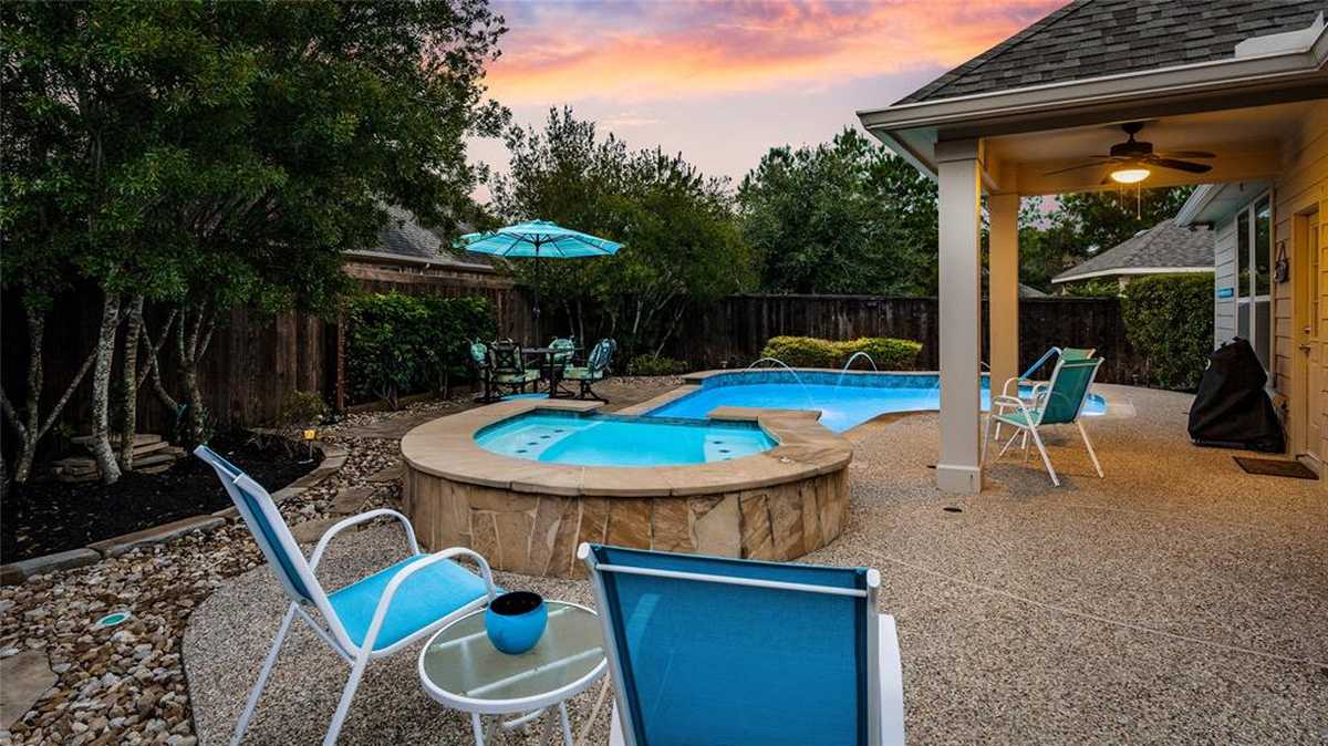 $465,000 - 3Br/2Ba -  for Sale in The Woodlands Creekside Park, Tomball