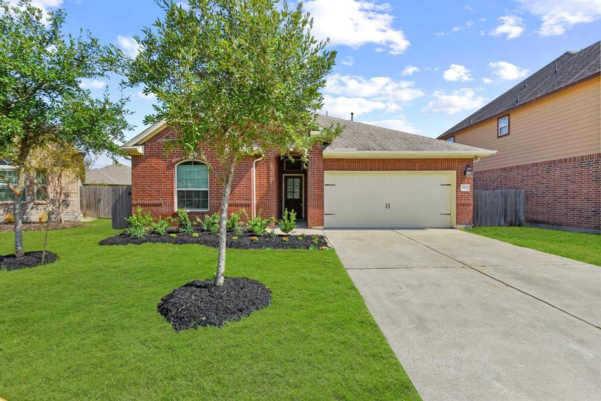 $350,000 - 4Br/2Ba -  for Sale in Meadows At Imperial Oaks 01, Conroe