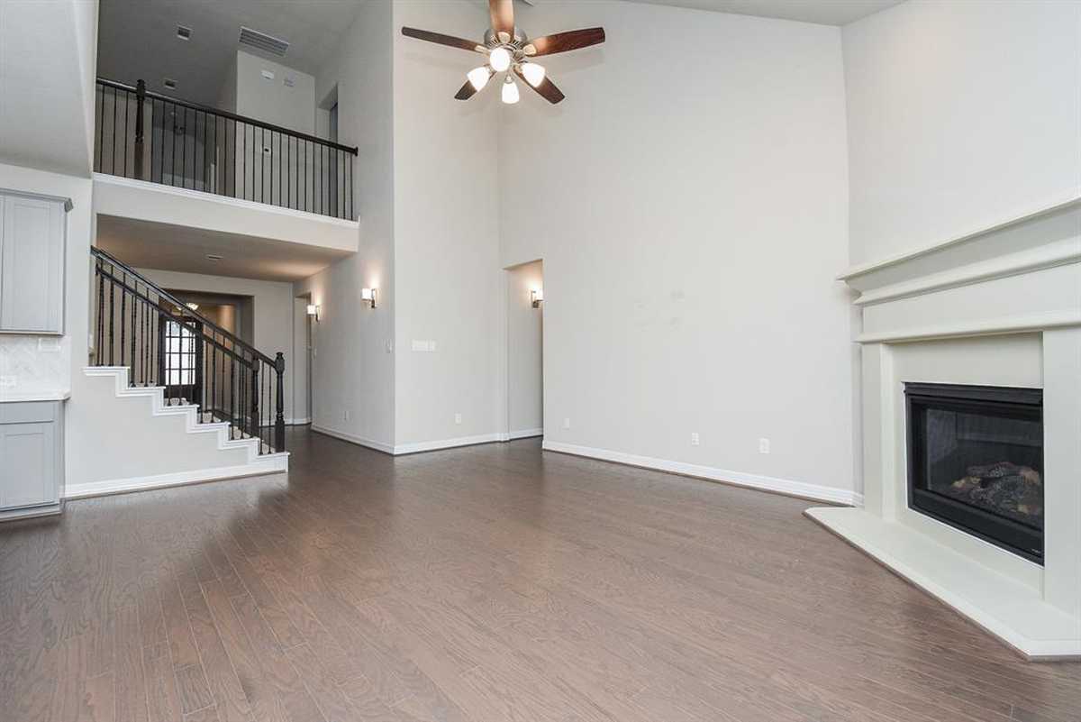 $469,900 - 5Br/5Ba -  for Sale in Meadows At Imperial Oaks 12, Conroe