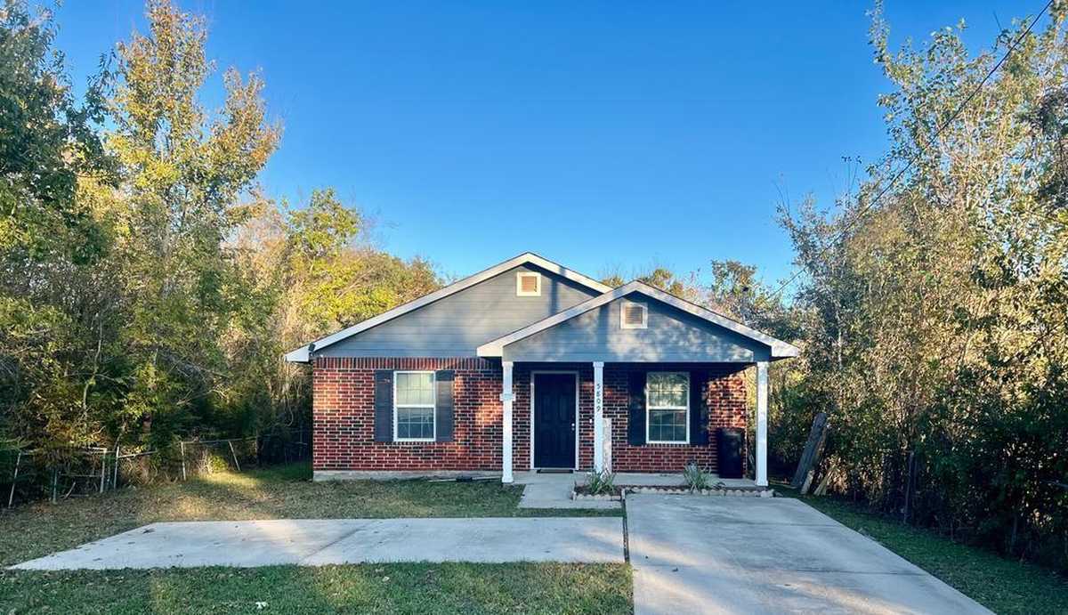 $217,000 - 3Br/2Ba -  for Sale in Sunset, Hitchcock