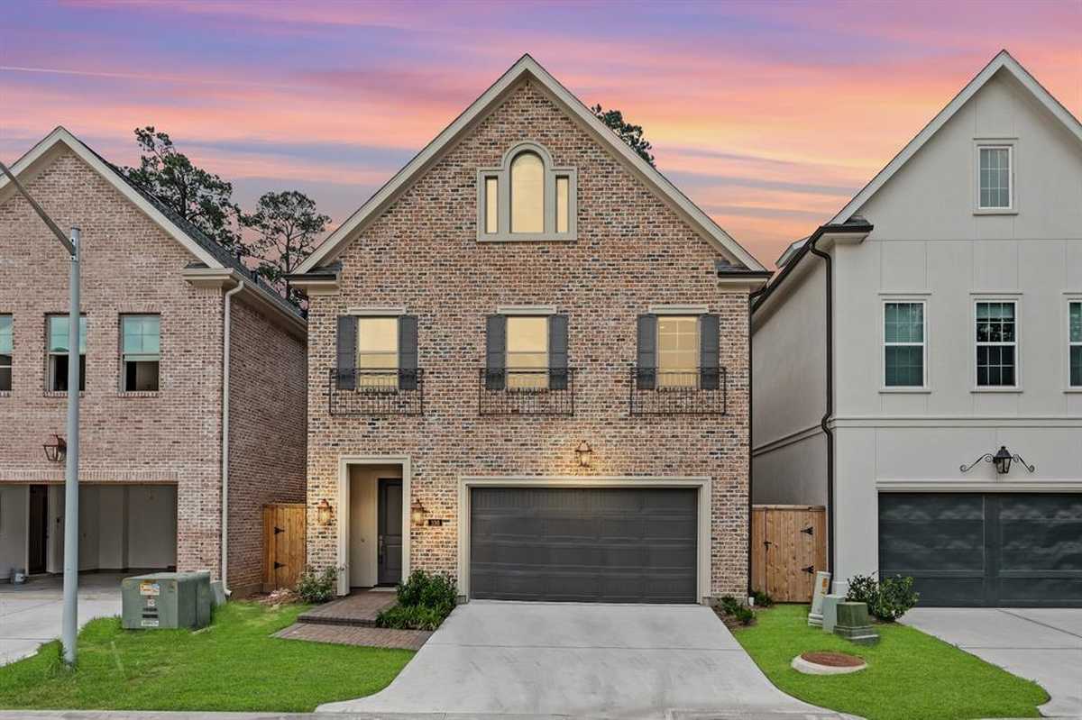 $600,000 - 3Br/4Ba -  for Sale in Boulevard Green, Conroe