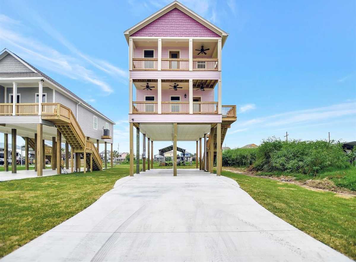 $449,000 - 3Br/3Ba -  for Sale in Blue Water 1, Crystal Beach