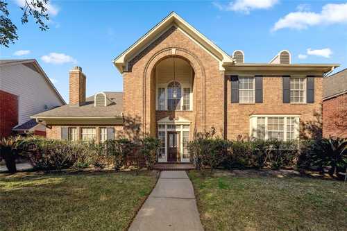 $489,000 - 4Br/3Ba -  for Sale in Lakes Of Austin Park, Sugar Land