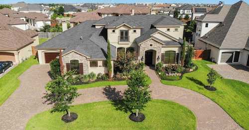 $1,189,000 - 4Br/5Ba -  for Sale in Towne Lake, Cypress