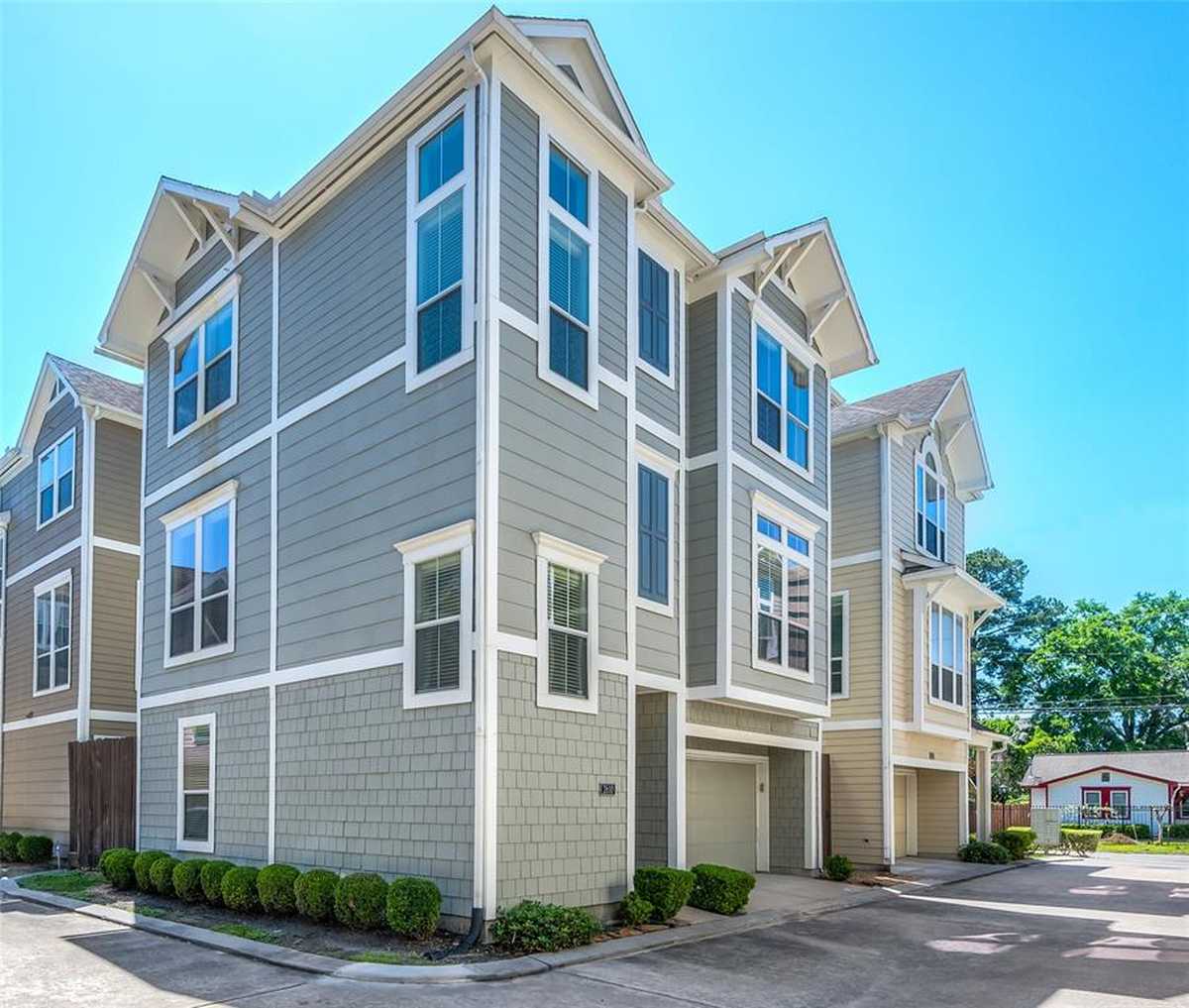 $439,000 - 2Br/3Ba -  for Sale in Shady Acres, Houston