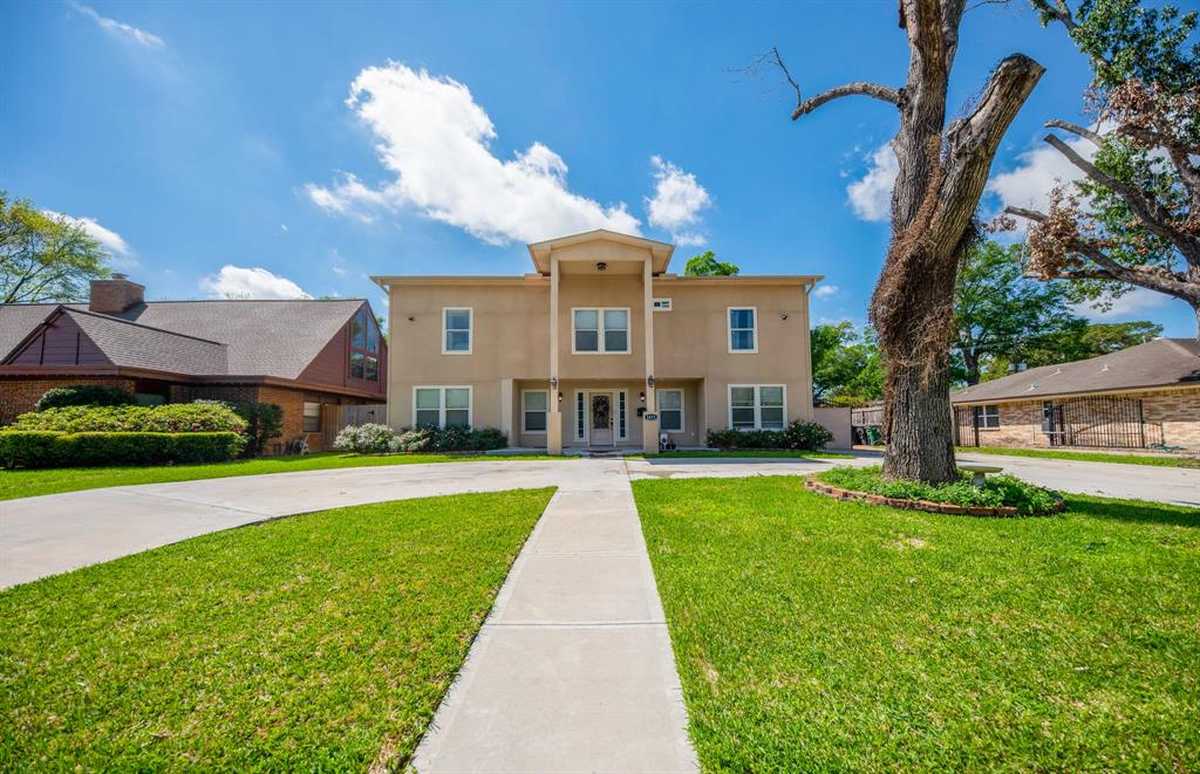 $950,000 - 5Br/6Ba -  for Sale in Lazybrook, Houston