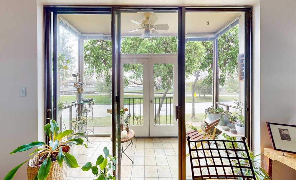 $225,000 - 2Br/3Ba -  for Sale in Brentwood Condo, Houston
