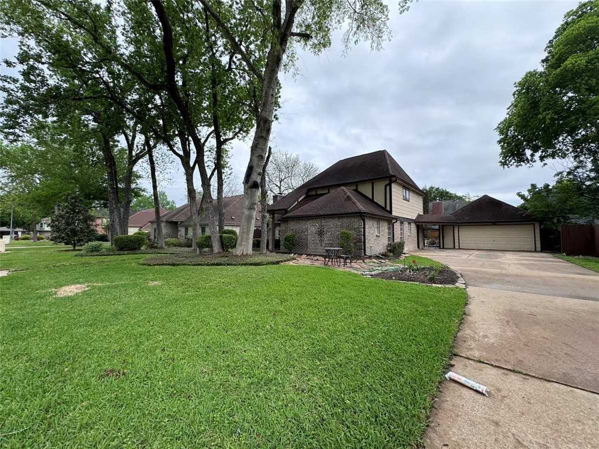 $320,000 - 4Br/3Ba -  for Sale in Winchester Country Trails, Houston