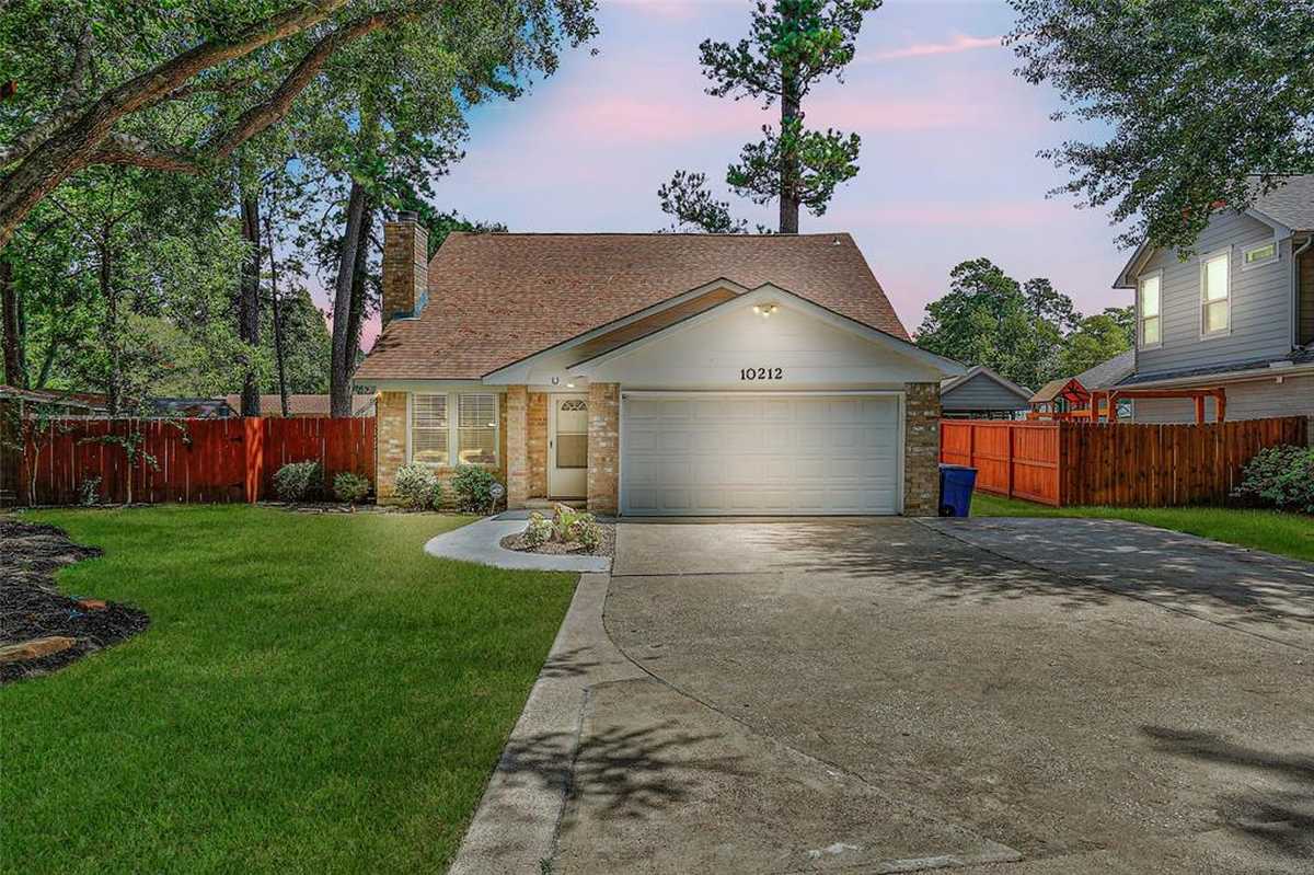 $300,000 - 4Br/2Ba -  for Sale in Lake Chateau Woods, Conroe