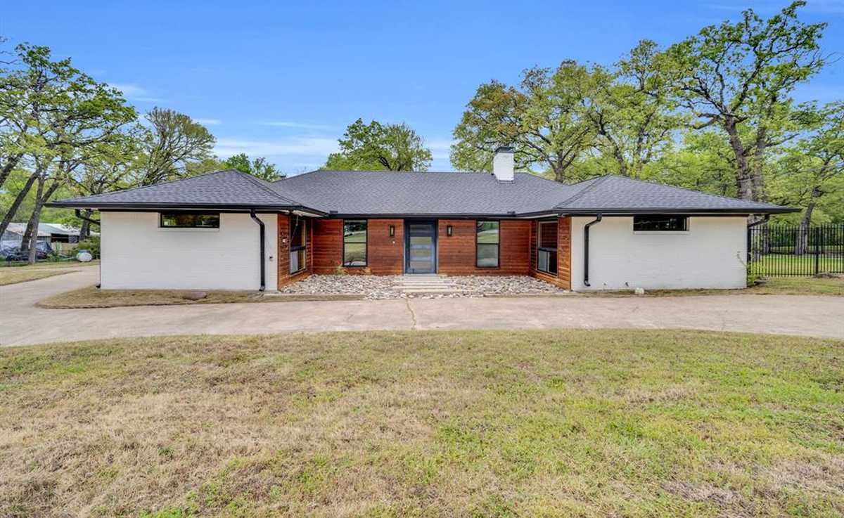 $525,000 - 4Br/3Ba -  for Sale in Pleasant Forest, Balch Springs