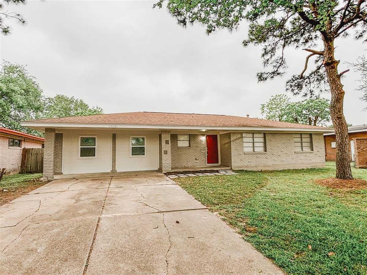 $249,900 - 4Br/2Ba -  for Sale in Westview, Texas City