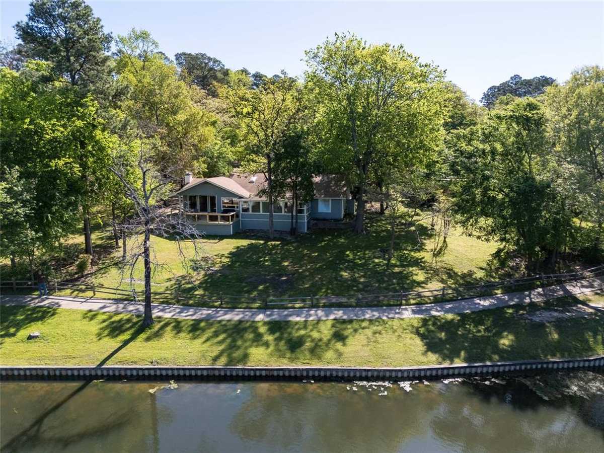 $449,500 - 3Br/3Ba -  for Sale in Holly Lake Ranch, Holly Lake Ranch