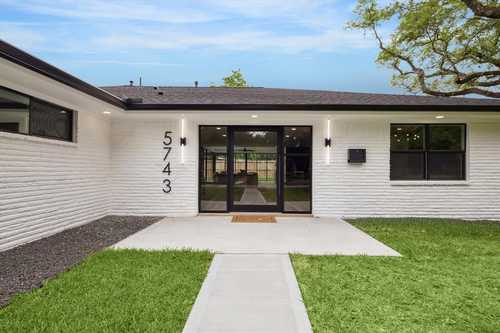 $795,000 - 4Br/4Ba -  for Sale in Parkwest Sec 02, Houston