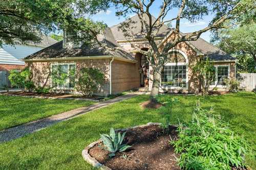 $619,000 - 4Br/4Ba -  for Sale in Twin Lakes Sec 01, Houston