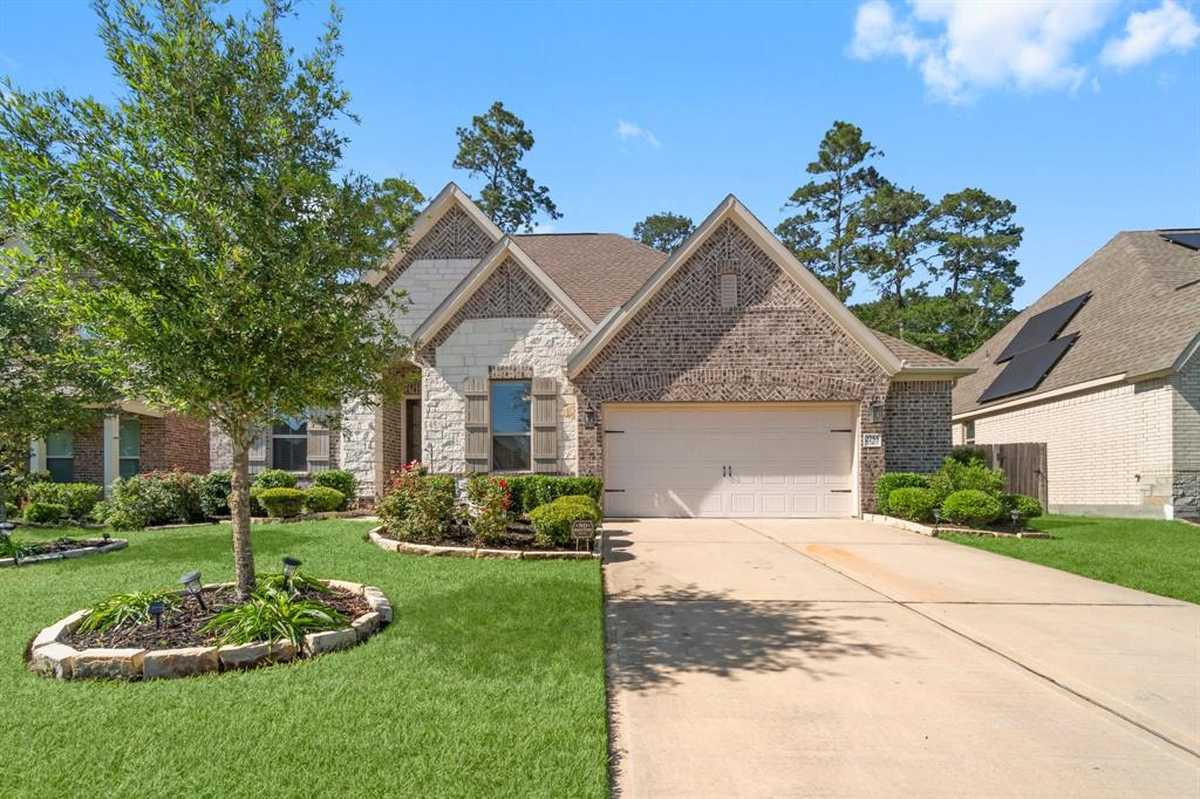 $439,000 - 4Br/4Ba -  for Sale in Meadows At Imperial Oaks, Conroe