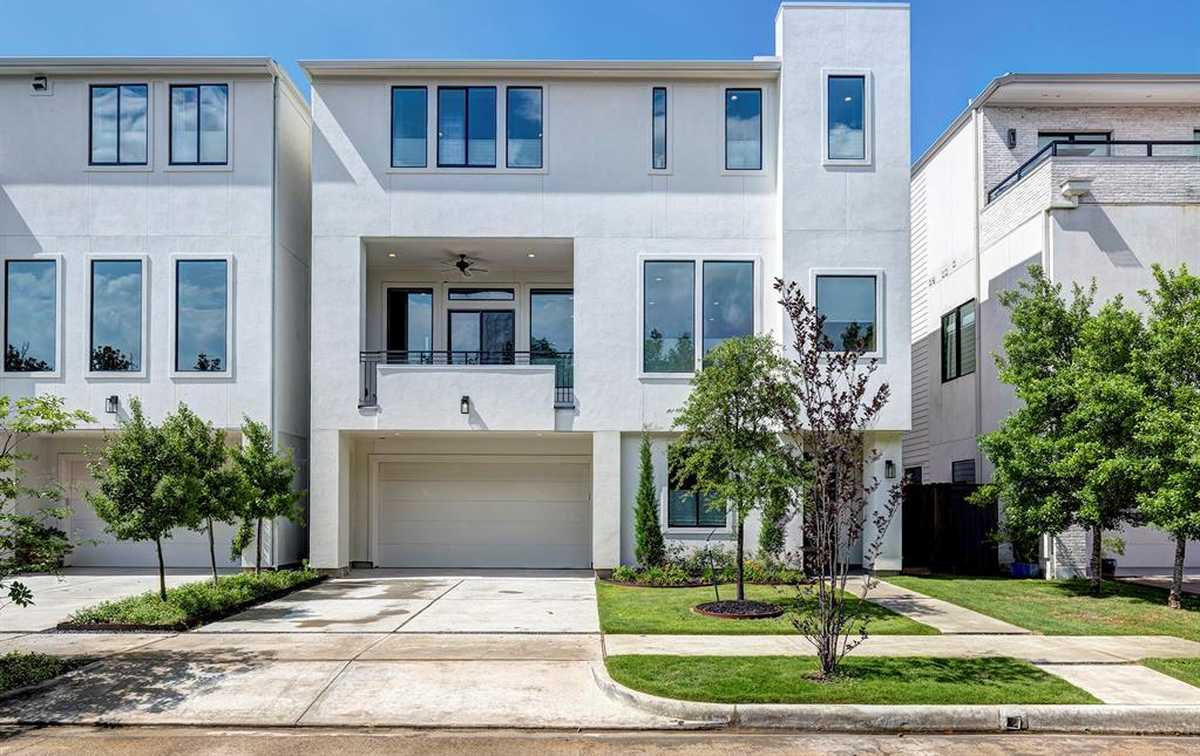 $1,175,000 - 3Br/4Ba -  for Sale in West Court, Houston