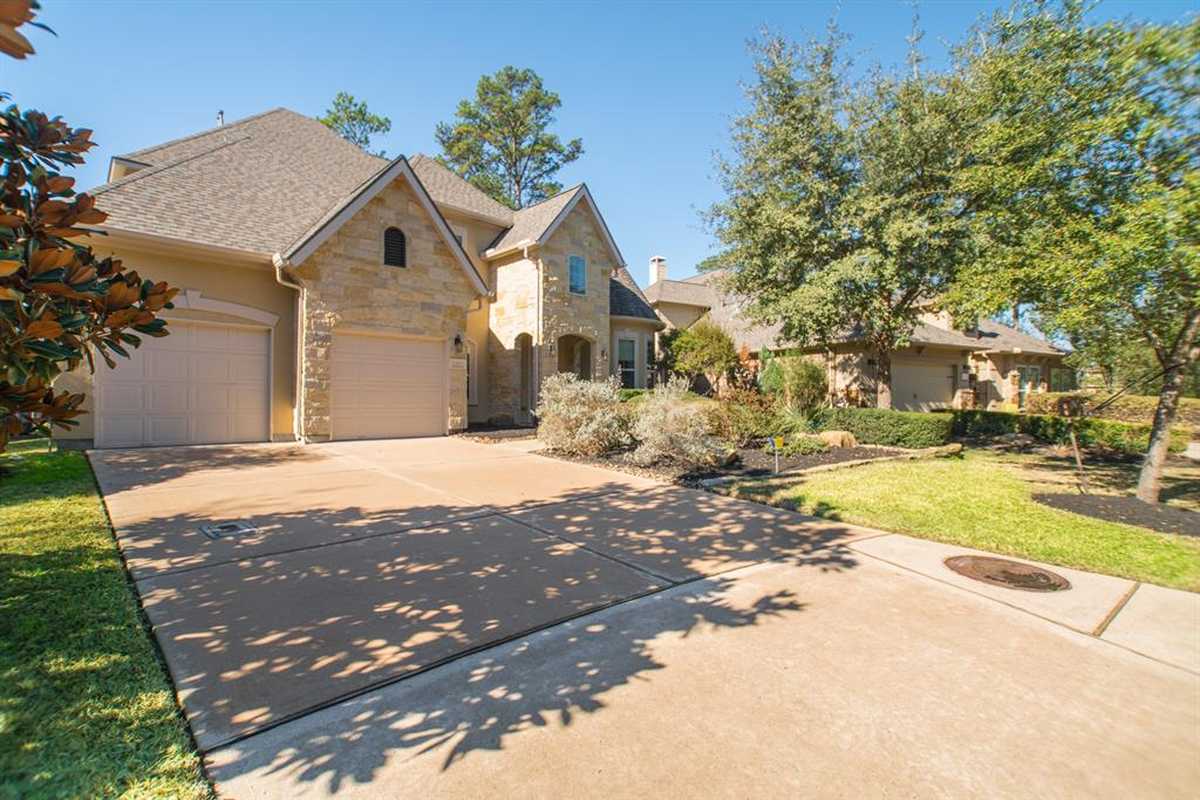 $920,000 - 4Br/4Ba -  for Sale in The Woodlands Creekside Park West 01, Tomball