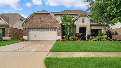 $420,000 - 4Br/4Ba -  for Sale in Waters Edge Sec 02, Houston