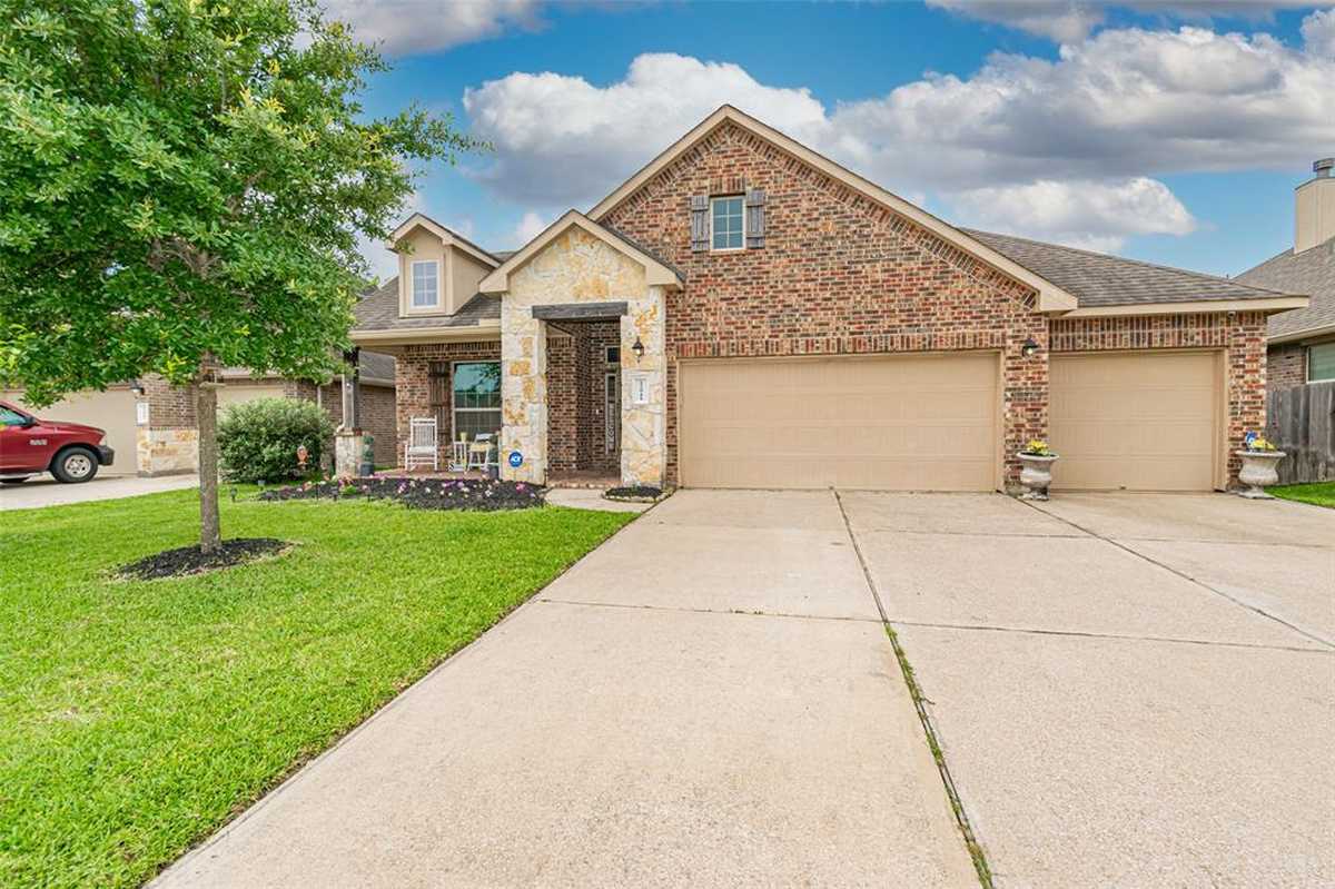 $409,000 - 3Br/4Ba -  for Sale in Willow Lake Village, Tomball
