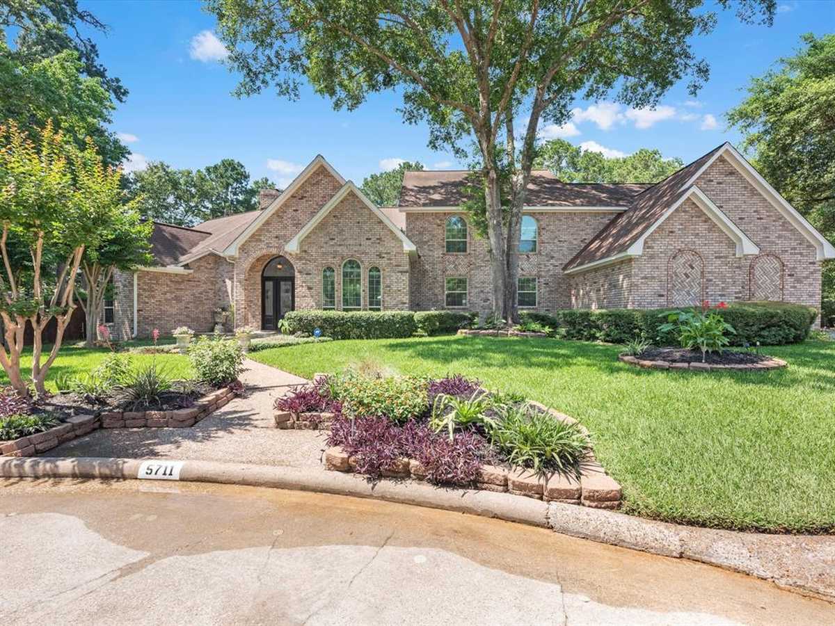 $825,000 - 4Br/4Ba -  for Sale in Kings Point Village, Houston