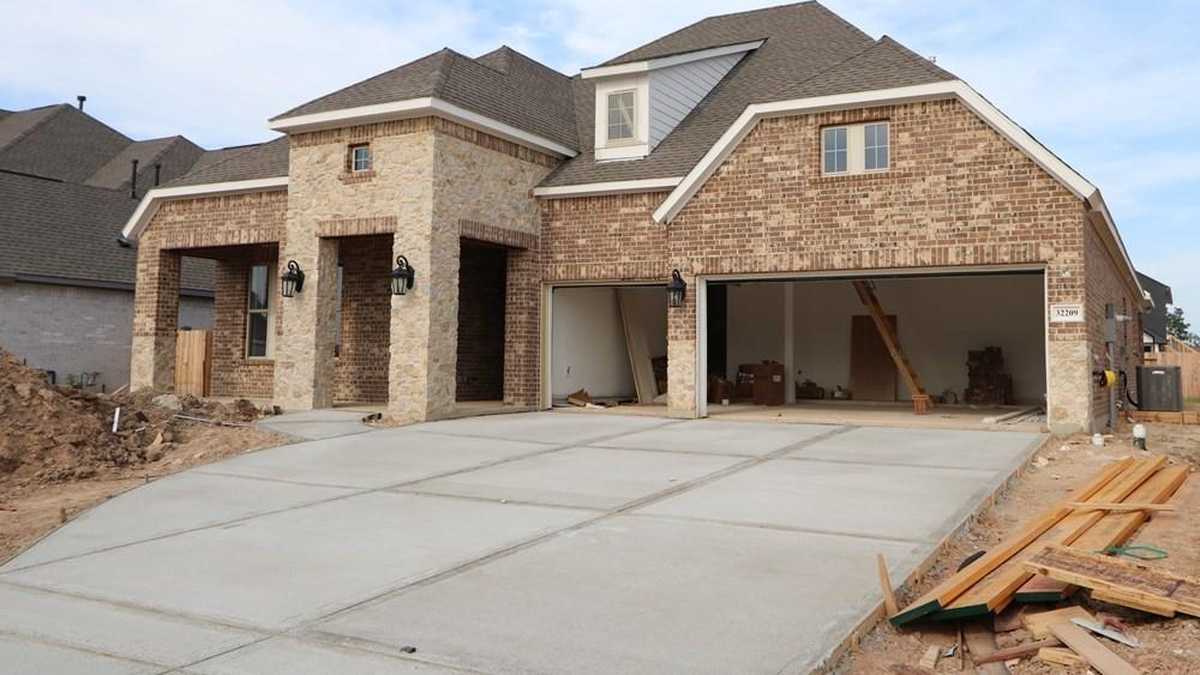 $550,000 - 4Br/3Ba -  for Sale in The Meadows At Imperial Oaks, Conroe