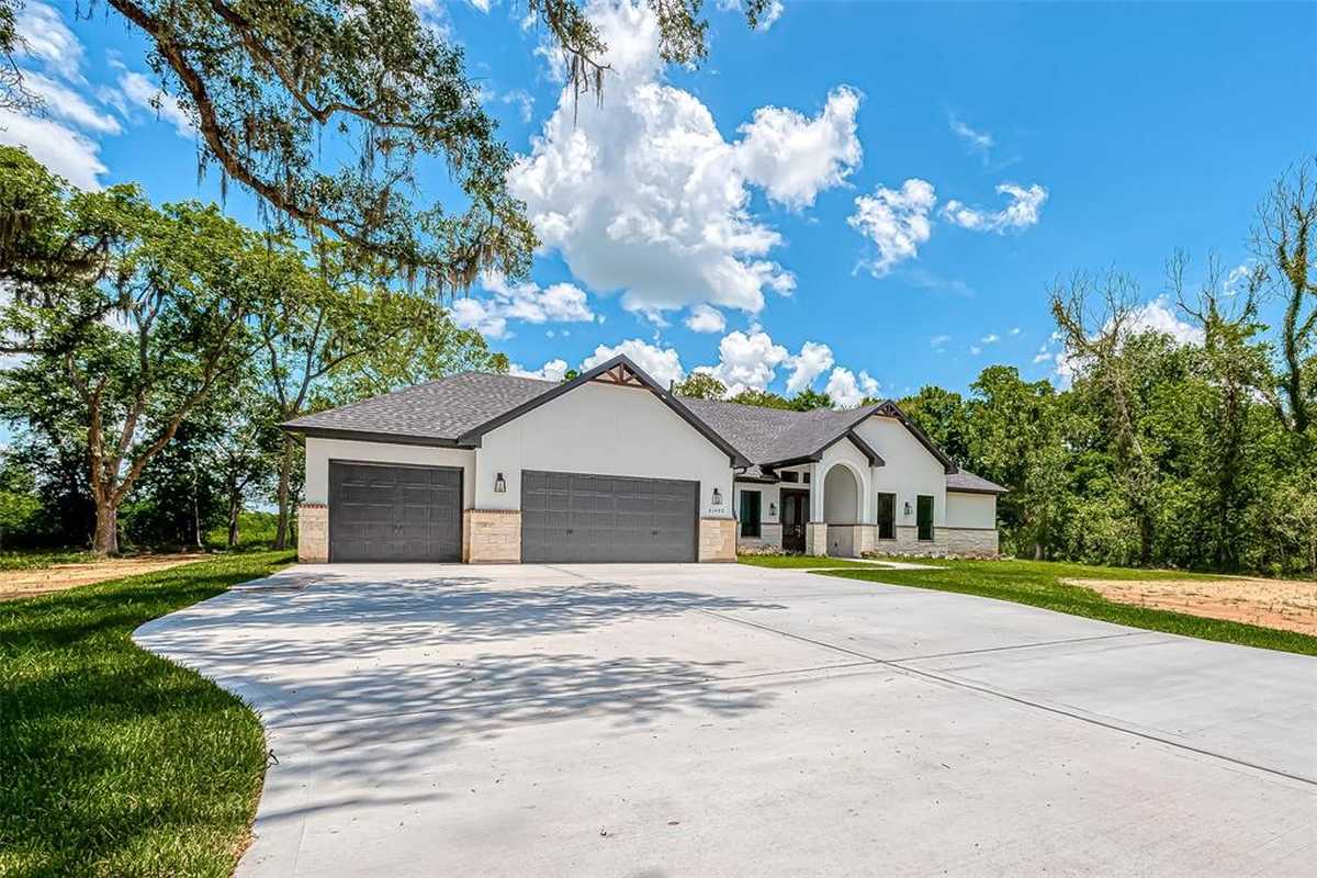 $695,000 - 4Br/5Ba -  for Sale in Chenango Ranch Sec 1, Angleton