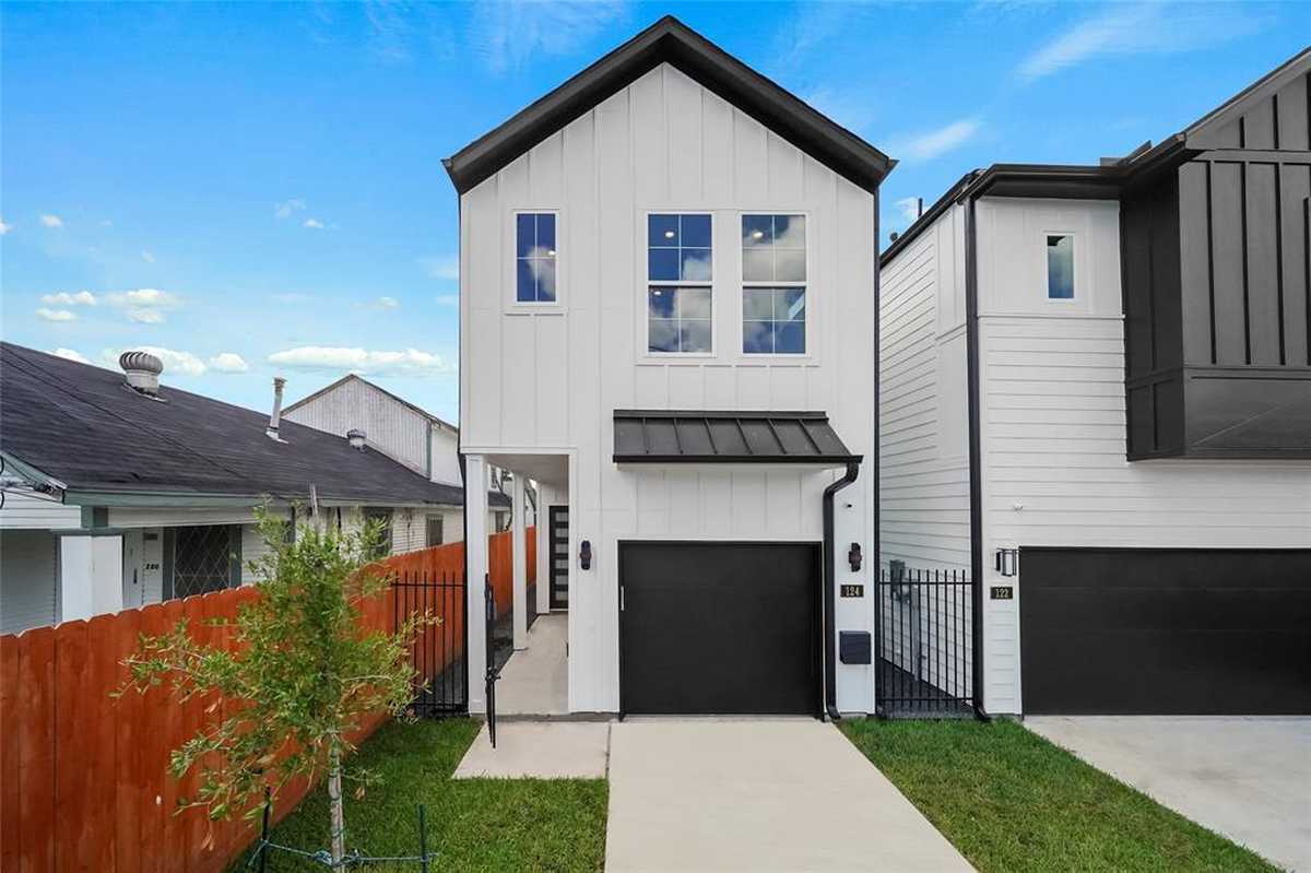 $459,000 - 3Br/3Ba -  for Sale in Independence Heights, Houston