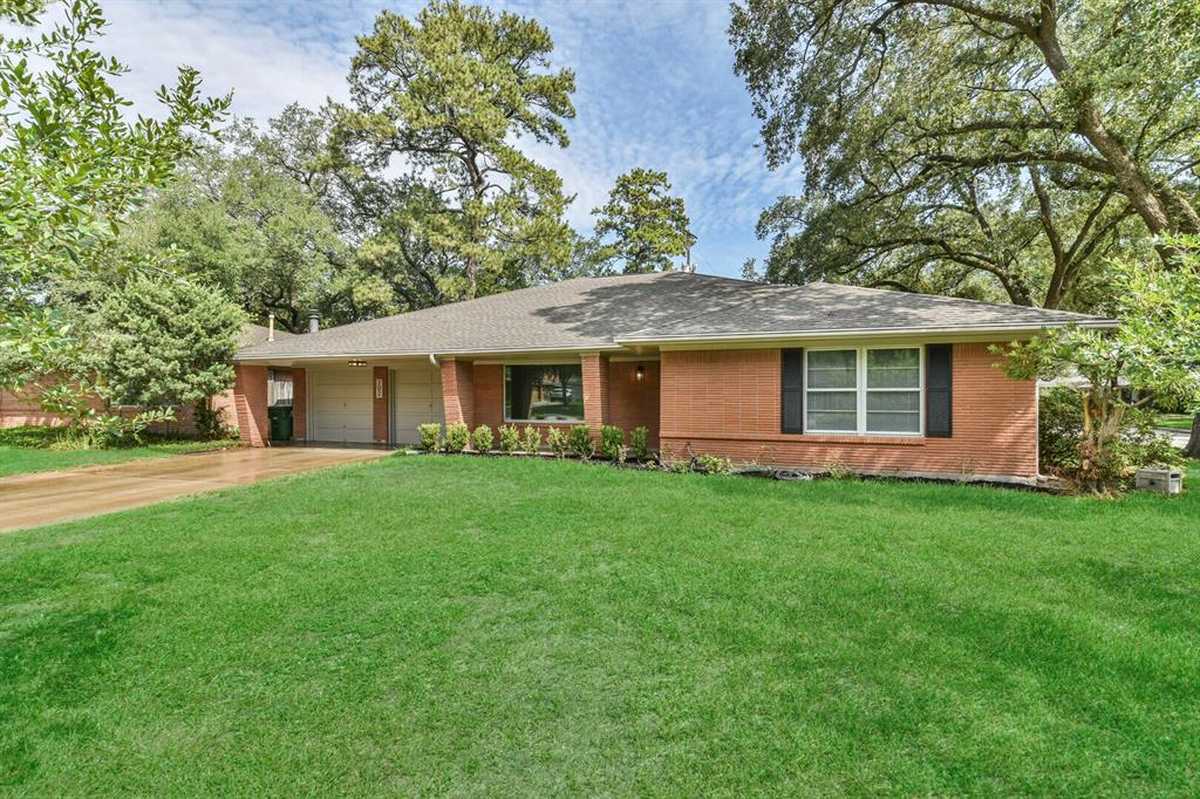 $550,000 - 3Br/2Ba -  for Sale in Garden Oaks, Houston