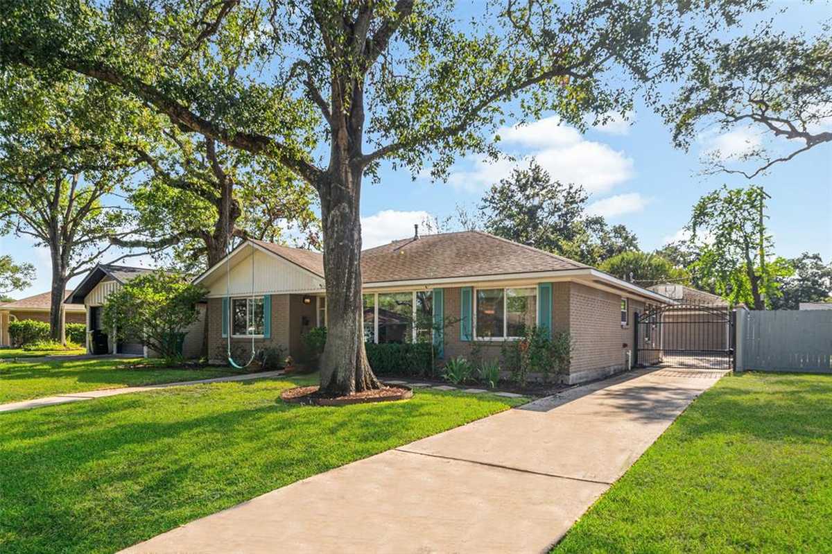 $514,900 - 3Br/2Ba -  for Sale in Oak Forest Sec 18, Houston