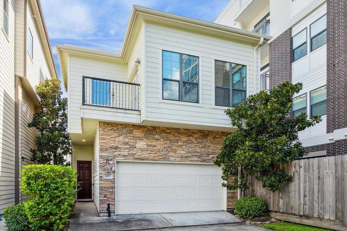 $410,000 - 3Br/3Ba -  for Sale in Villas/west 34th, Houston